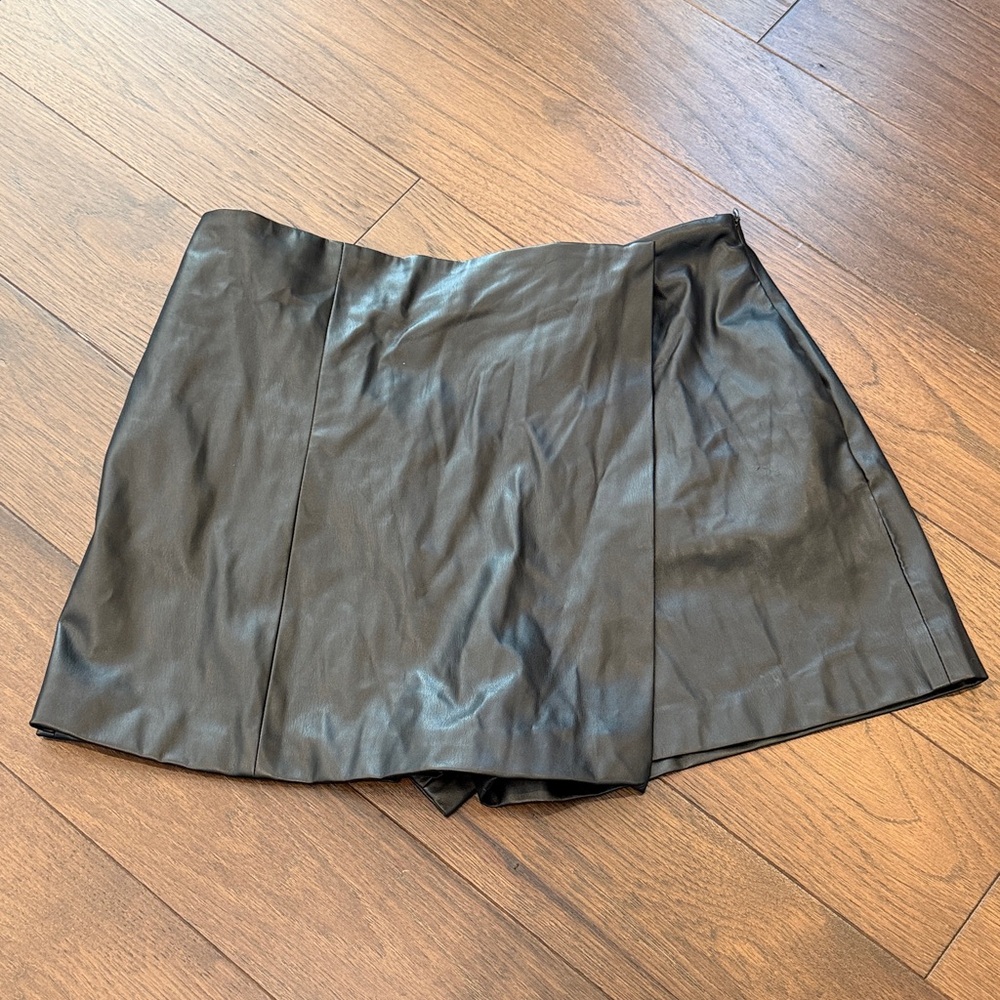 Jason Wu Size Medium Black Leather Wrap Skort Medium C27-025